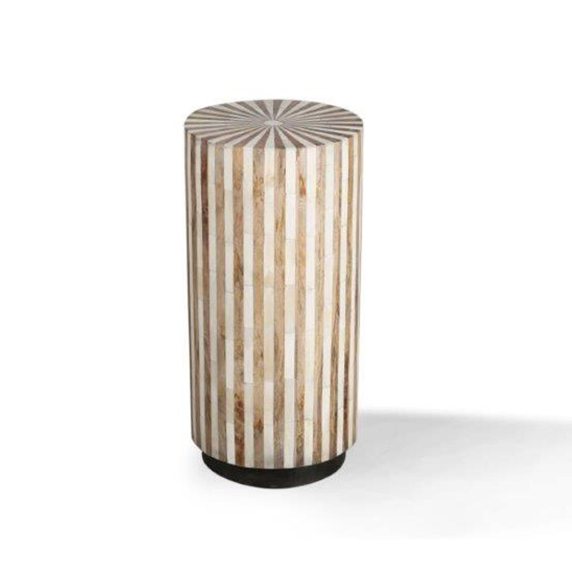 CROSSINGS DOWNTOWN Round Chairside Table